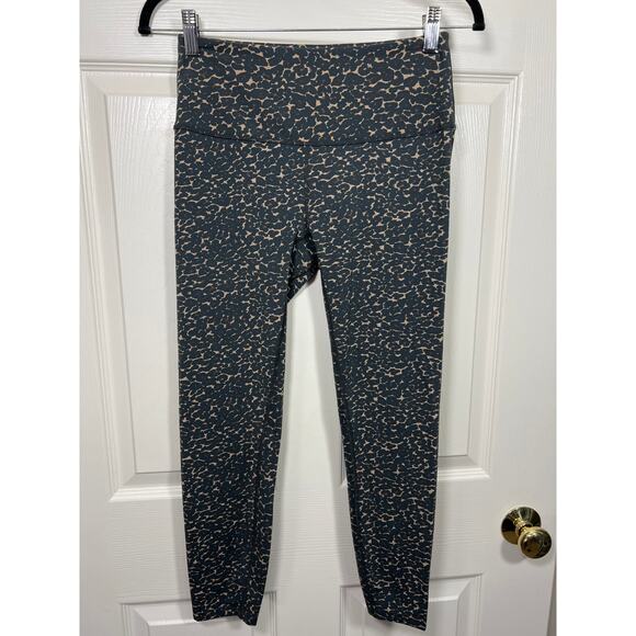 Varley Lets Move High Waist Legging Cluster Leopard Animal Print Medium Travel - Picture 2 of 10